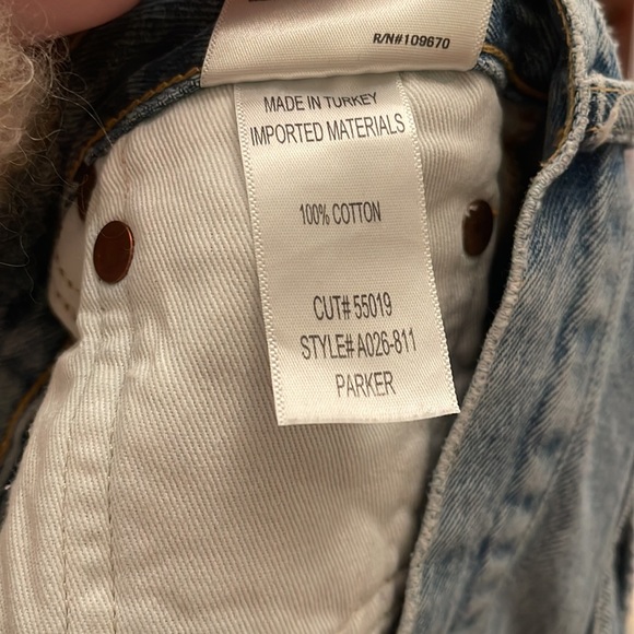 Agolde Parker Short in Swampmeet (24) - Picture 12 of 12